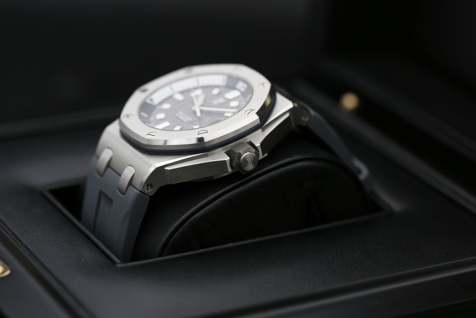 Audemars Piguet Royal Oak Offshore 15720ST.OO.A009CA.01 Image 6